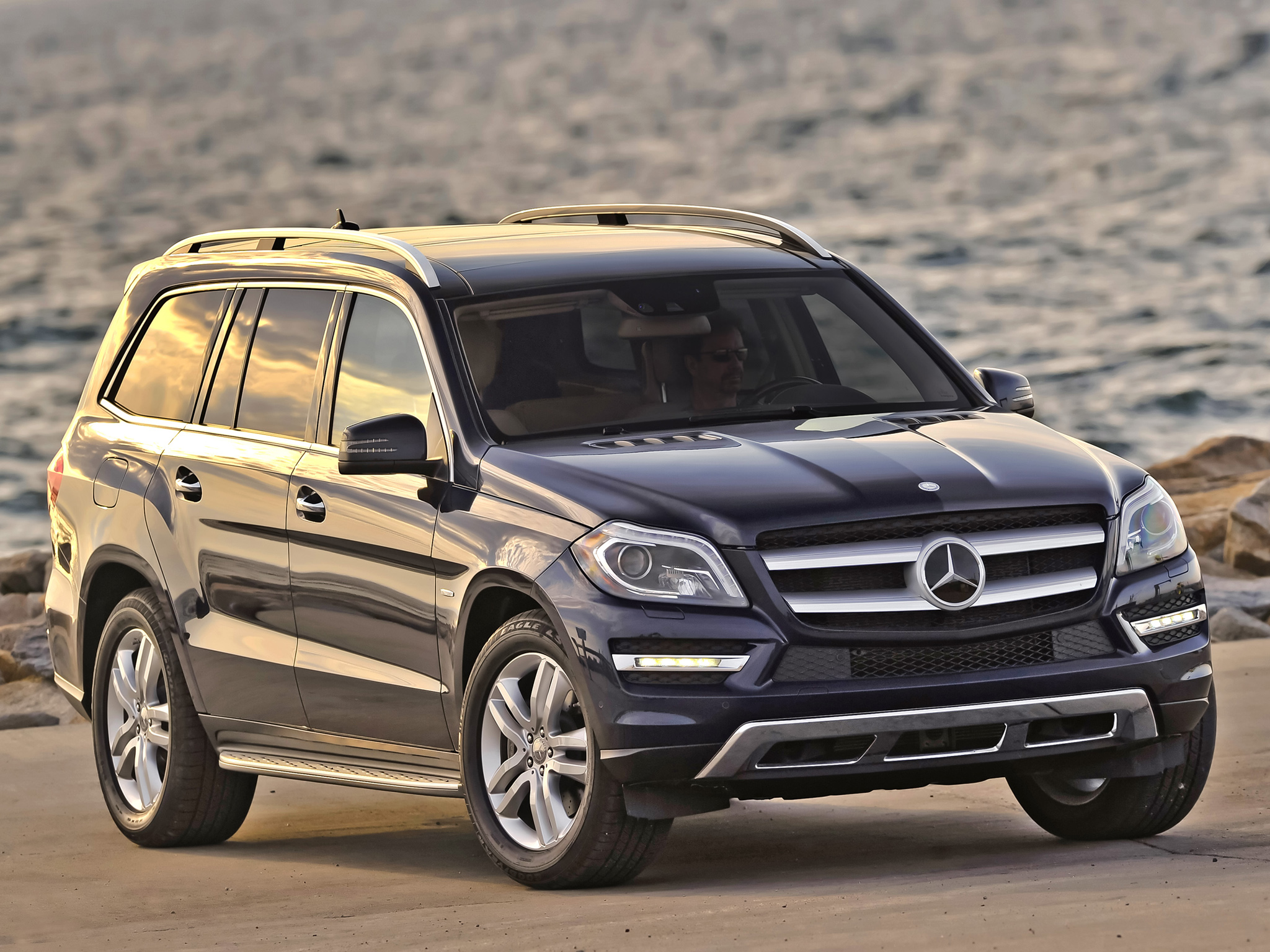 Мерседес внедорожник модели. Mercedes-Benz x166. Mercedes Benz gl x166. Мерседес Бенц gl 166. Мерседес джип Бенц gl class.